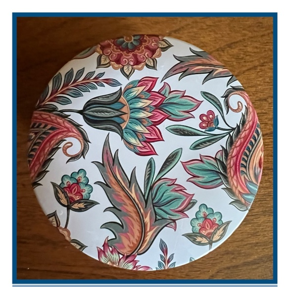 Scented Candles 4 Natural Soy Wax Aromatherapy Candles Small Portable Tin Jars - Picture 6 of 9